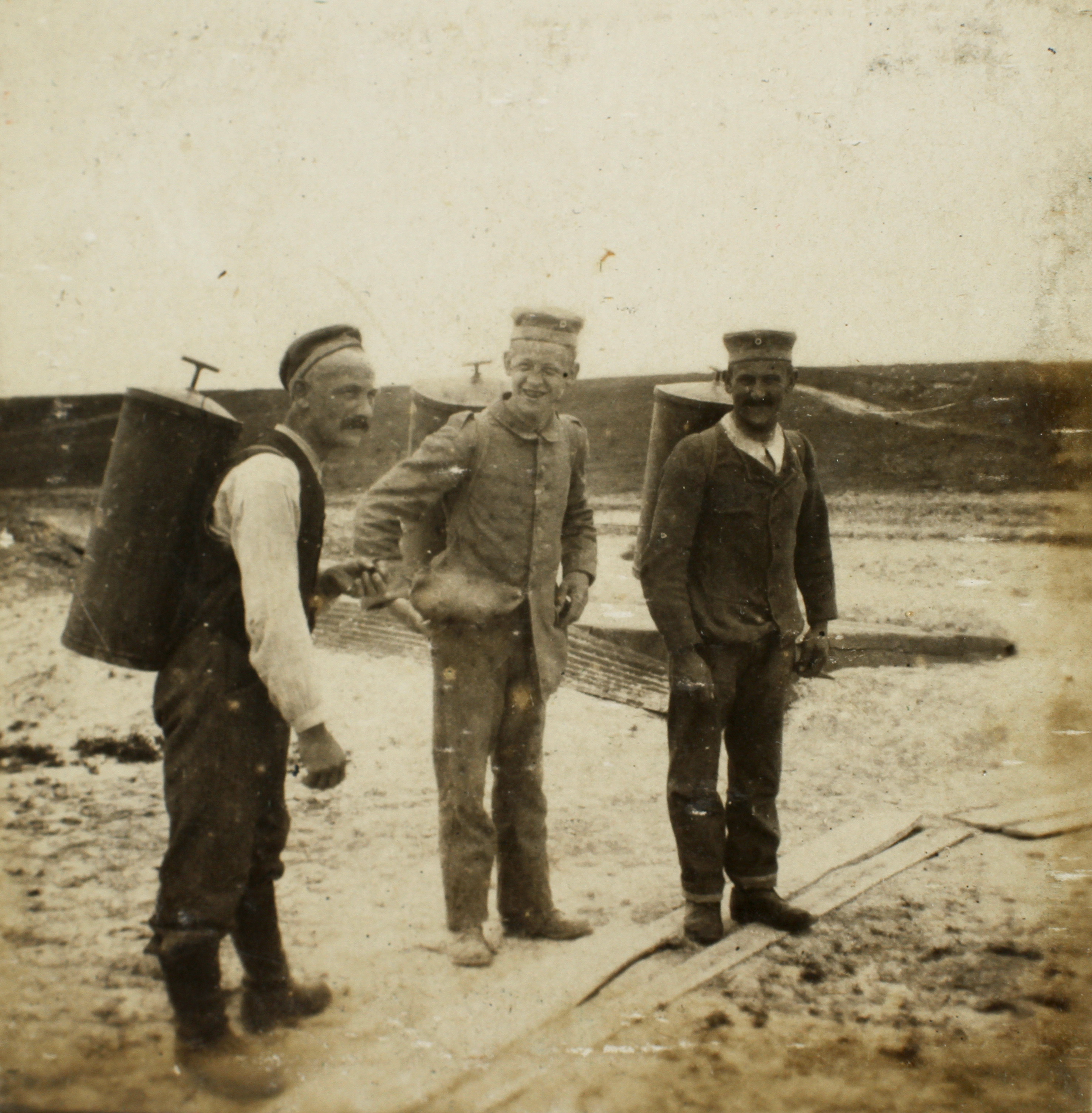 30. december 1914. Madhentning i mudder til knæene