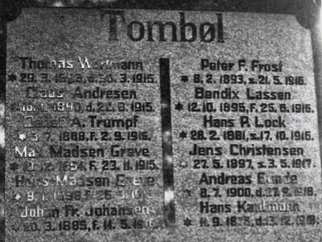 Detalje fra mindesten, Felsted Kirkegård, med brødrene Mads Madsen Greve og Hans Madsen Greve