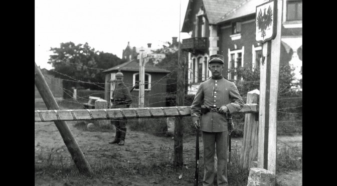 31. juli 1914. Truende krigsfare: Grænsen spærres. Al myndighed overgår til militæret!