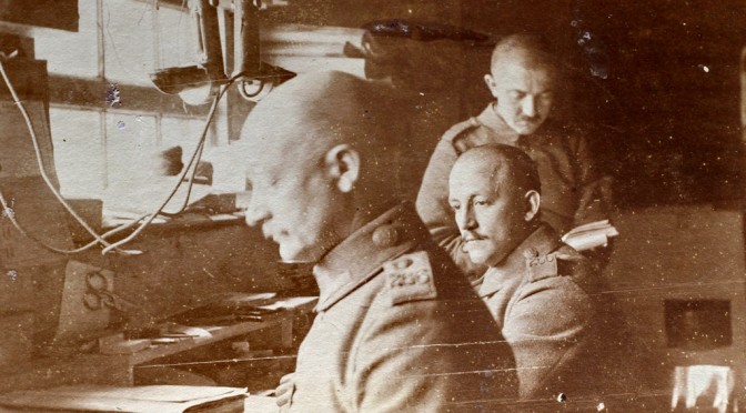 11. november 1918. Eskildsen får beskeden i telefonen. “Krigen er endt!  – Vi er saa trætte, saa trætte!”