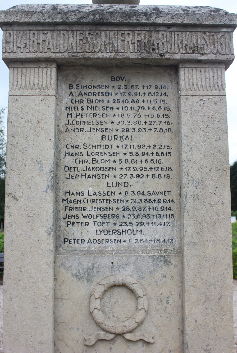 Detalje af mindesten, Burkal Kirkegård
