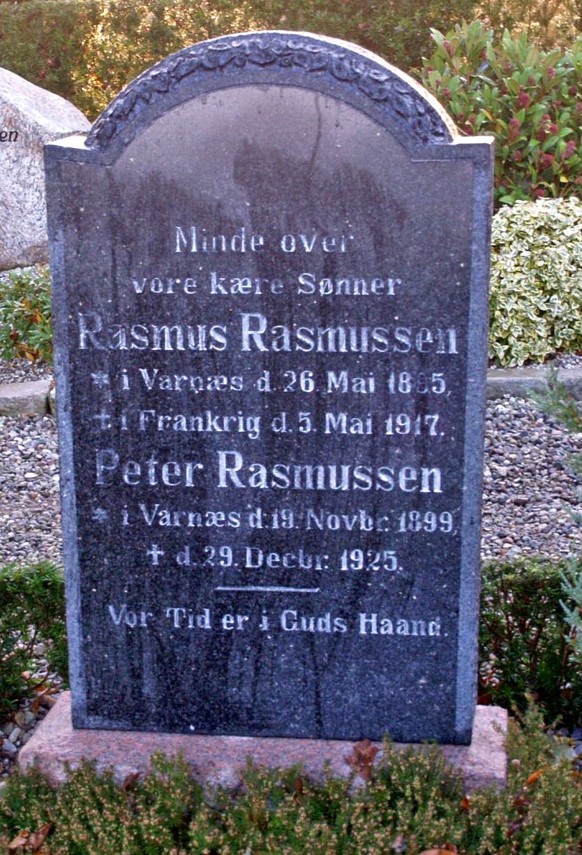 Mindesten på familiegravsted, Varnæs Kirkegård