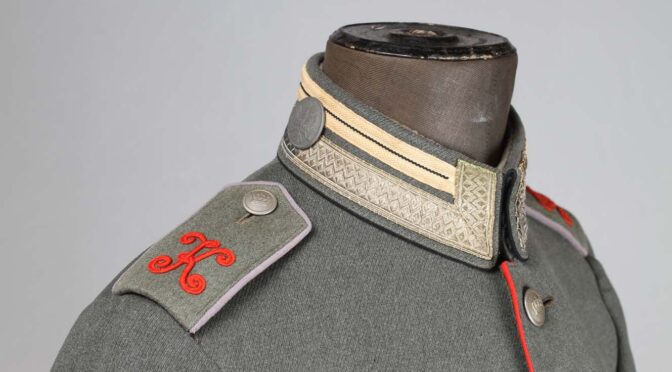 Fra Museum Sønderjyllands samlinger: Uniformsjakke (Waffenrock) for Vizefeldwebel (Kraftfahrer)