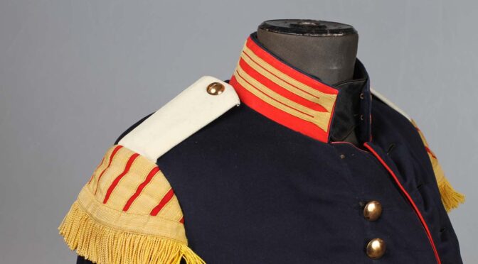 Fra Museum Sønderjyllands samlinger: Uniformsjakke (Waffenrock) for Hilfshoboist ved 1. Garde-Regiment zu Fuß