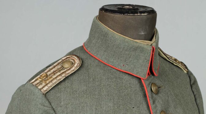 Fra Museum Sønderjyllands samlinger: Feltgrå uniformsjakke for officerer M1910